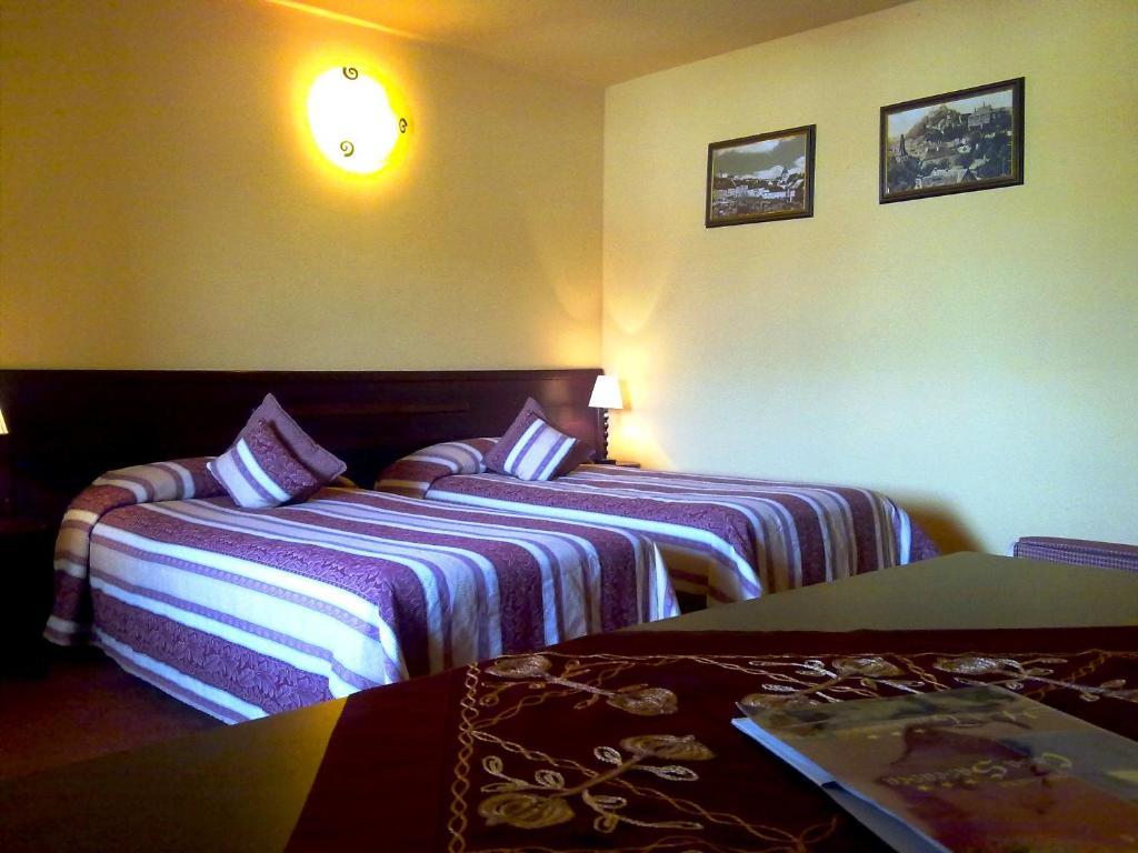 Hotel Transilvania Segesvár Szoba fotó